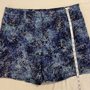 NWOT Gloria Vanderbilt Blue Patterned Women's Shorts